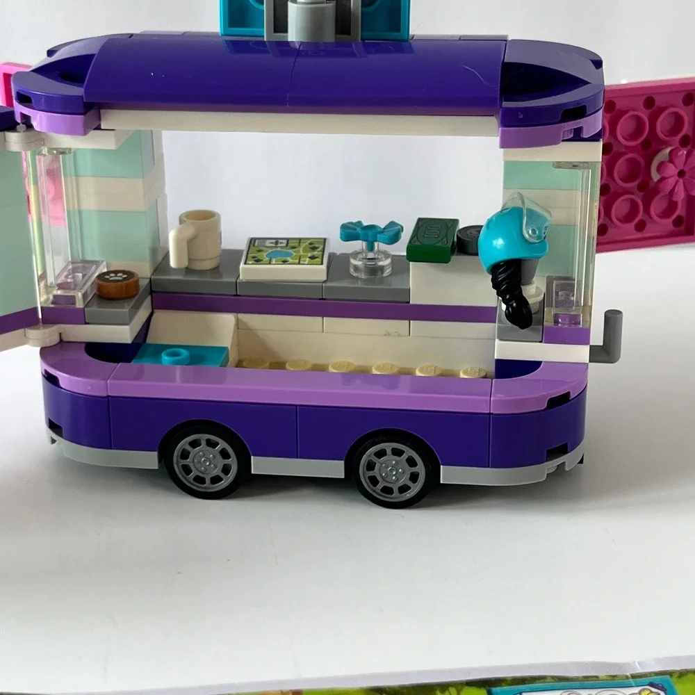 LEGO Friends Emmas Art Stand 41332 Trailer‎ Scooter Chico Cat Mini-Doll Set